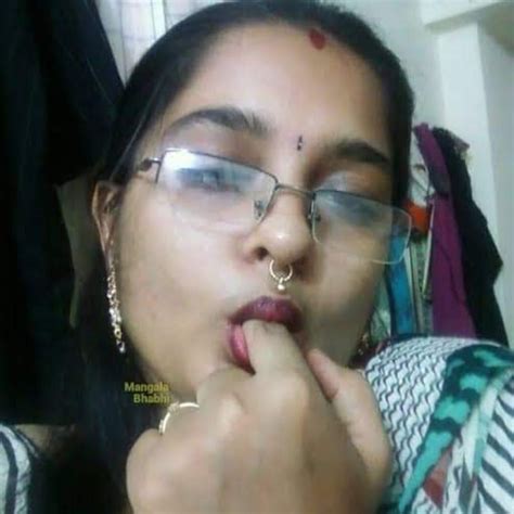 deshi pussy pic|Desi girl pussy rubbing pics